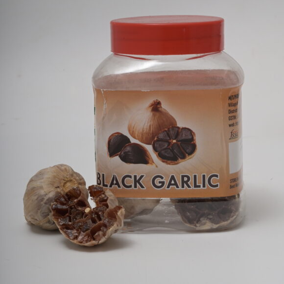 Black Garlic with garlic 580x580